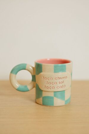 Caneca "faça chuva faça sol faça café"