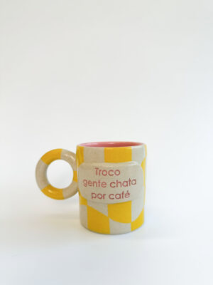Caneca "troco gente chata por café"