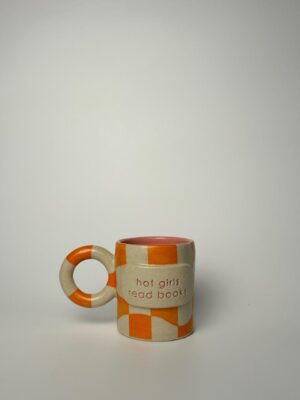 Caneca "hot girls read books"