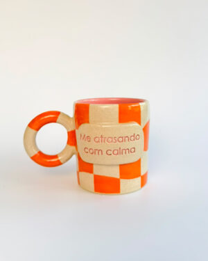 Caneca "me atrasando com calma"