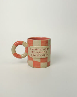 Caneca "o melhor lugar do mundo é aqui e agora"
