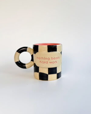 Caneca "nothing beats hard work"